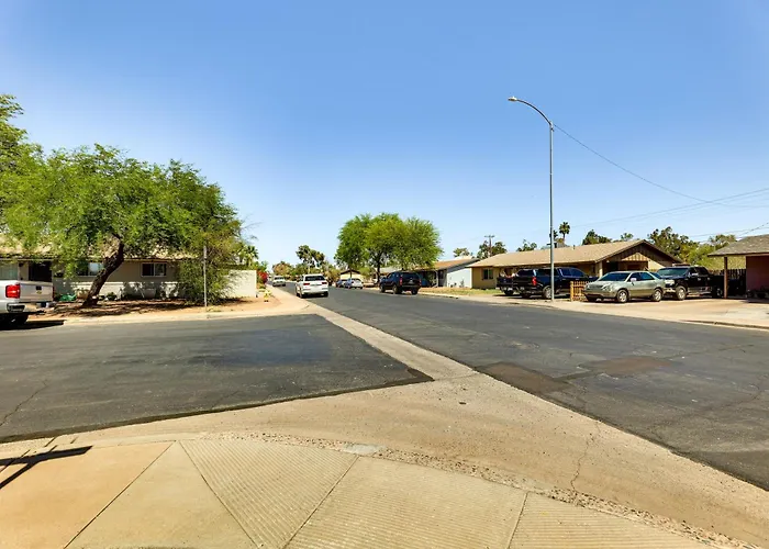 Holiday home 3 Mi To Dtwn Mesa: W/ Fenced Backyard! Mesa