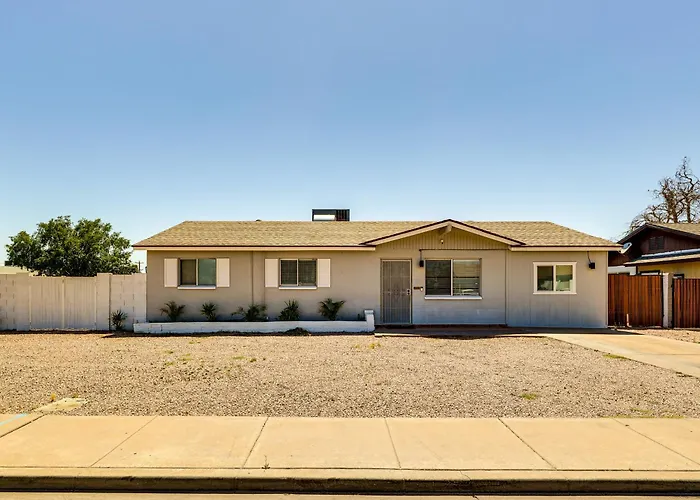 3 Mi To Dtwn Mesa: W/ Fenced Backyard! Holiday home