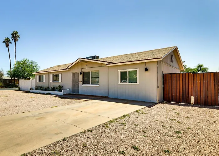 3 Mi To Dtwn Mesa: W/ Fenced Backyard! Holiday home