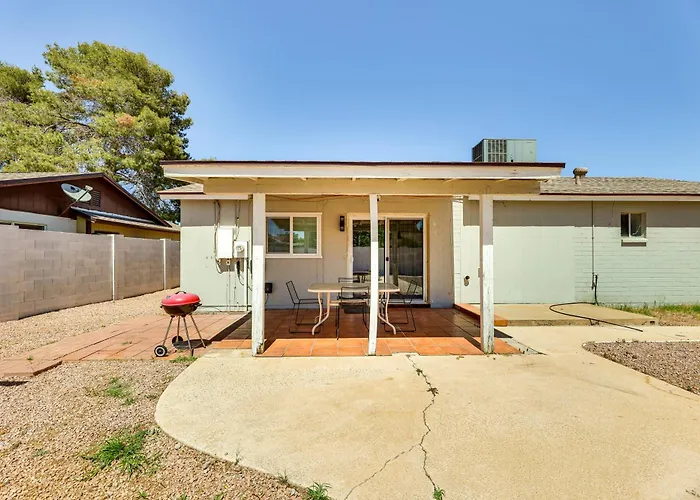 Holiday home 3 Mi To Dtwn Mesa: W/ Fenced Backyard! Mesa