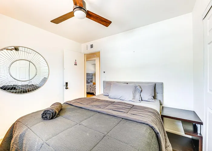 Holiday home 3 Mi To Dtwn Mesa: W/ Fenced Backyard!