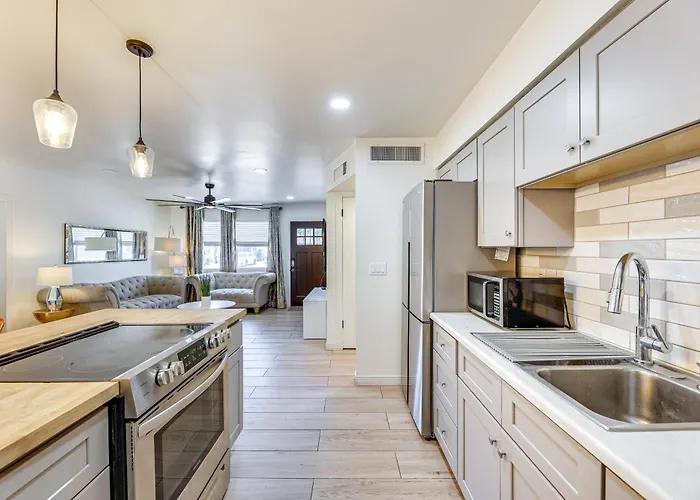 3 Mi To Dtwn Mesa: W/ Fenced Backyard! Holiday home