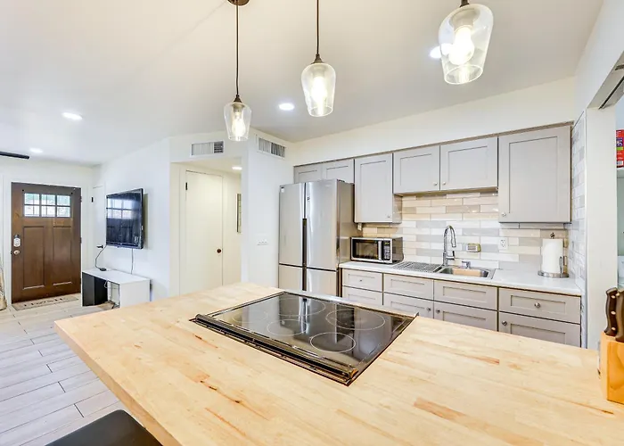 3 Mi To Dtwn Mesa: W/ Fenced Backyard! Holiday home *