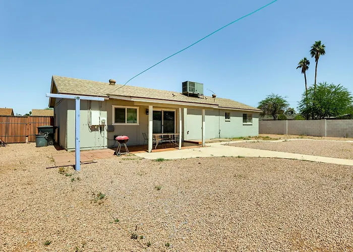 Holiday home 3 Mi To Dtwn Mesa: W/ Fenced Backyard! Mesa
